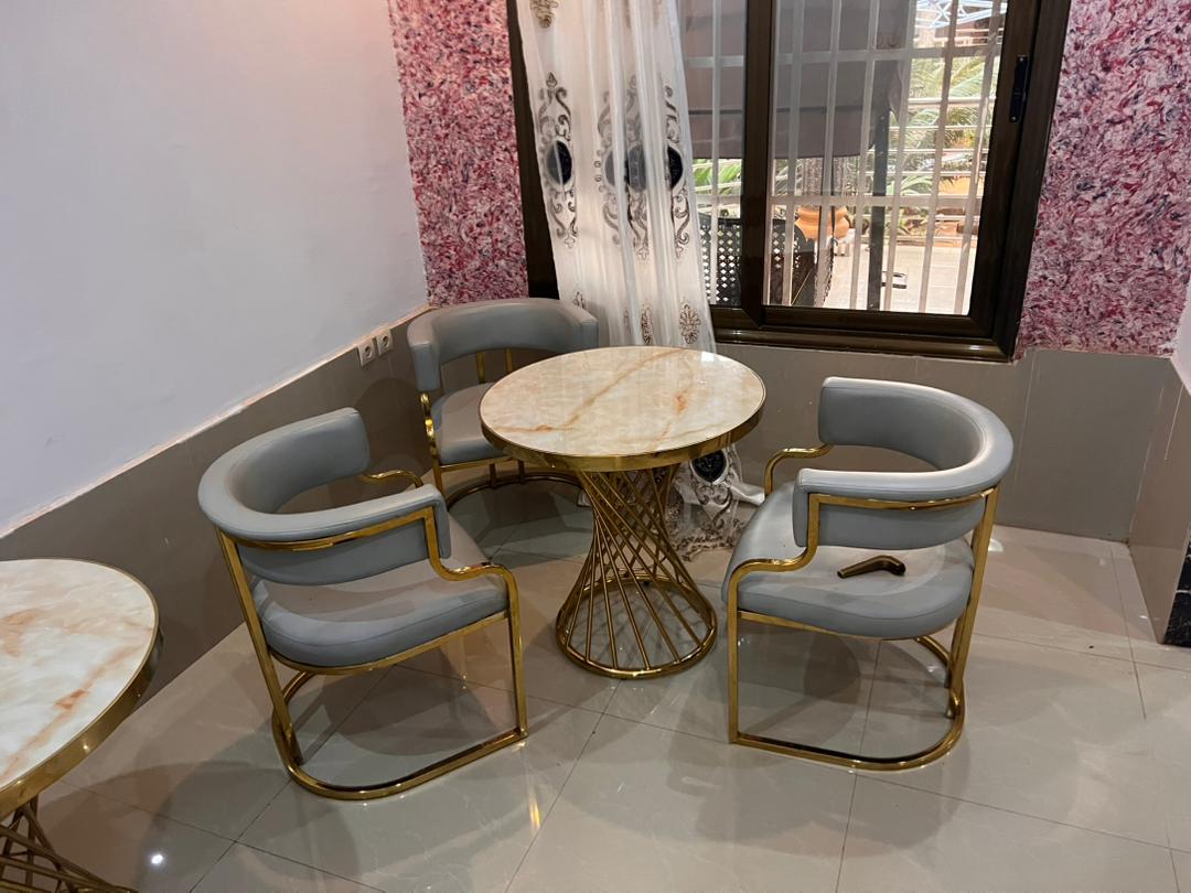 Appartement meublé de trois chambres salon , trois douches interne , salle à mangé, cuisine interne et terrasse - Photo 3