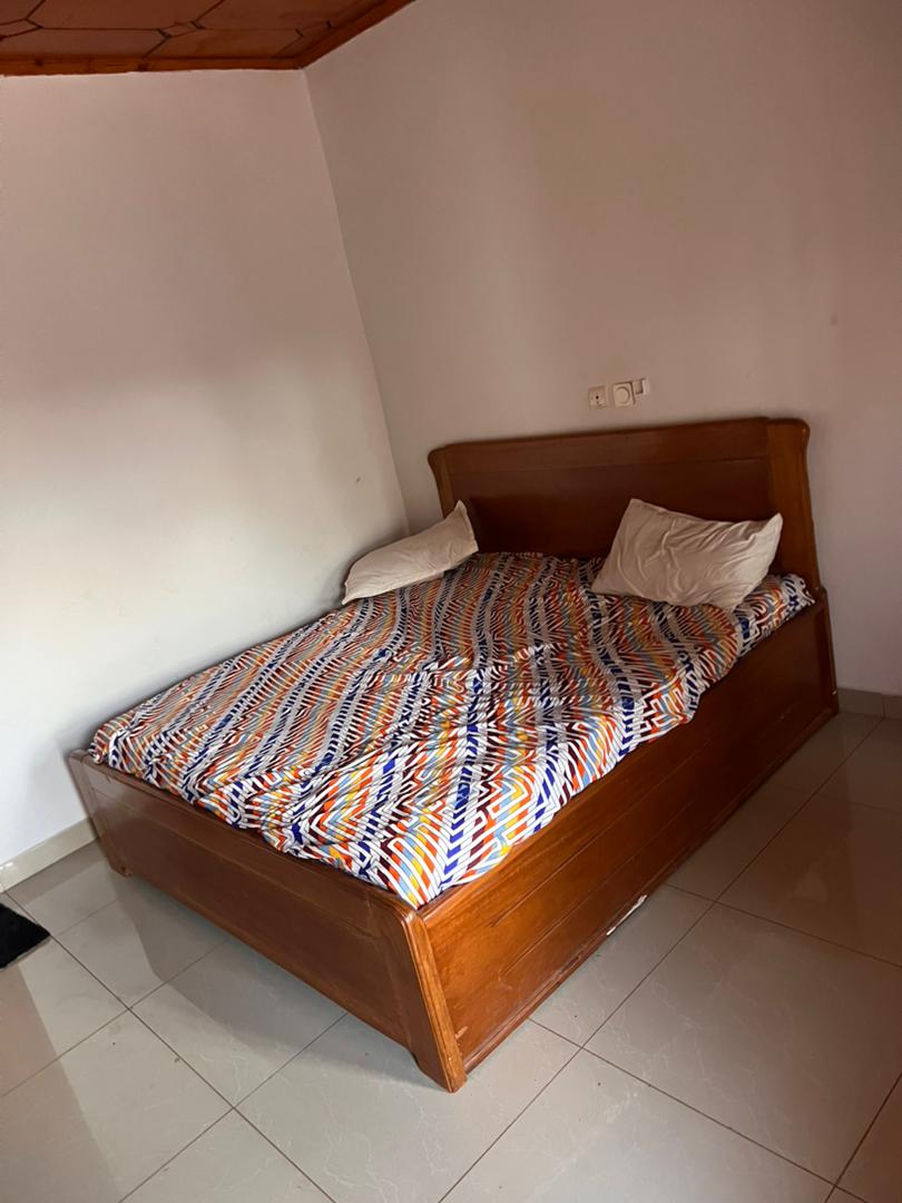 Appartement Meublé d'une chambre simple , une douche interne, un salon, et une terrasse - Photo 2